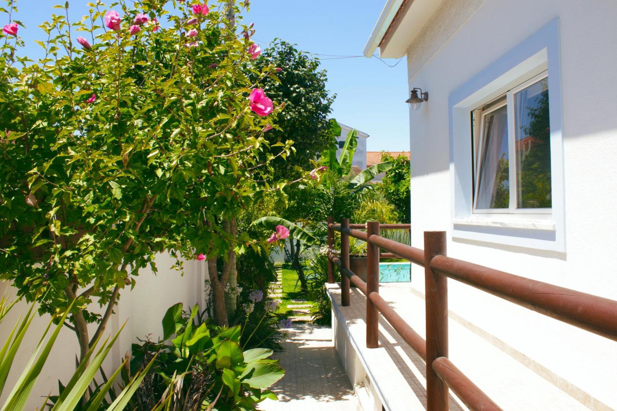 Vila Vale Guest House - Surf & Yoga Charneca de Caparica Exterior foto